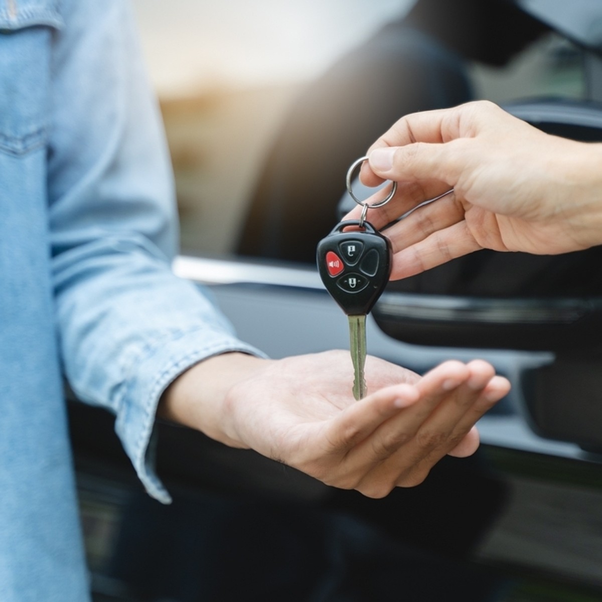 "Não vá sozinho para a revisão": guia para comprar o primeiro carro de jovens compradores