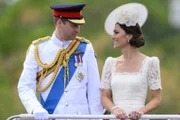 Tom Cruise quebra protocolo e estende a mão para Kate Middleton em evento