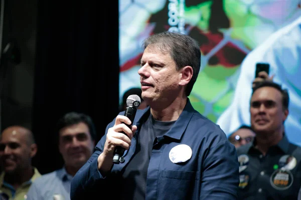 Tarcísio suspende agenda de campanha em São Paulo após fortes chuvas