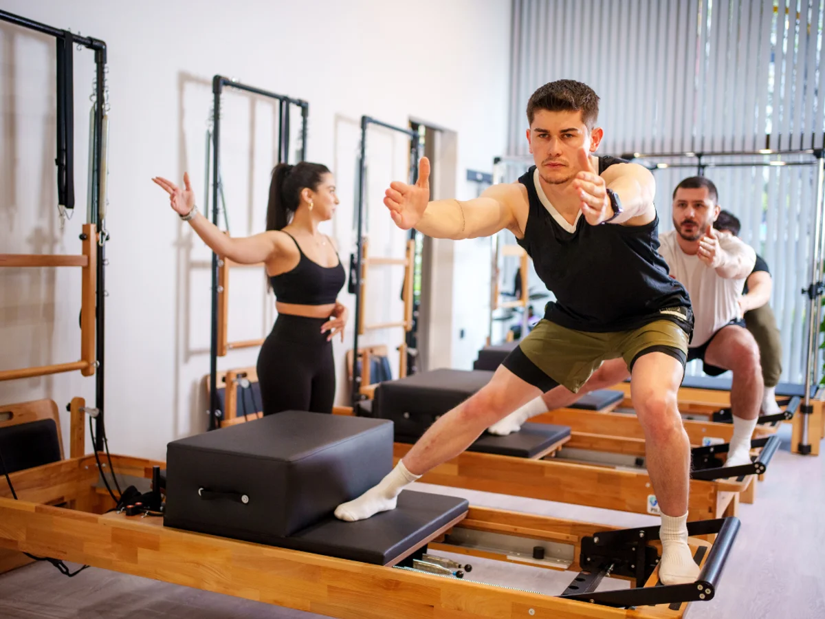 "Bro-lates": aulas de pilates exclusivas para homens fazem sucesso nos EUA