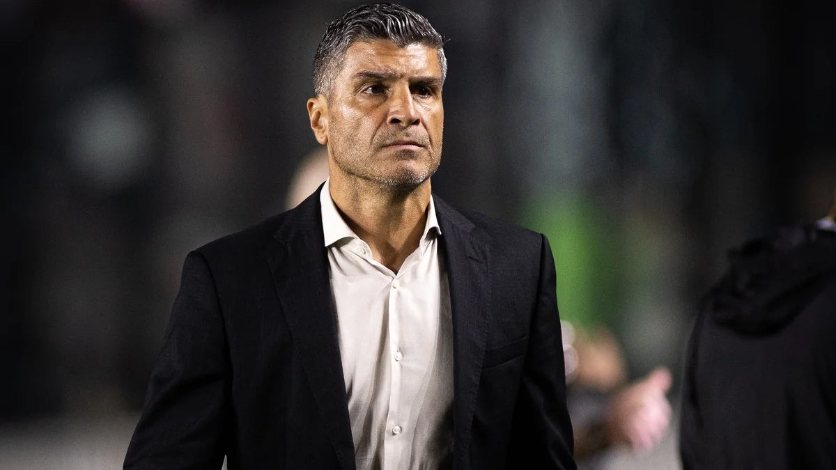 Com sete mudanças, Vasco está escalado para jogo decisivo contra o Santa Fe