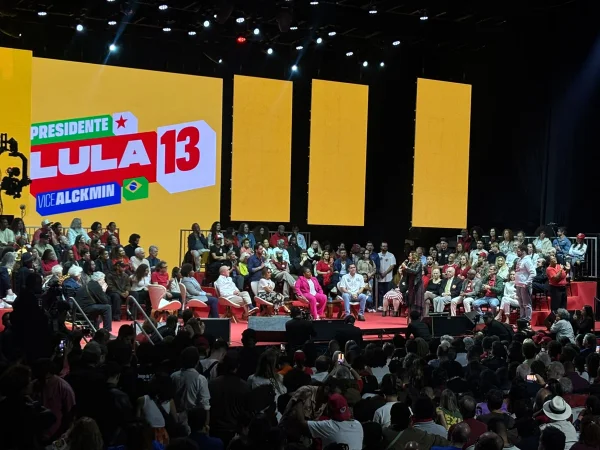 Lula reúne cerca de 100 artistas em ato de campanha sobre cultura no Rio