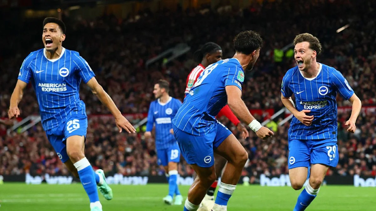 De virada, Brighton vence o United e avança na Copa da Liga Inglesa