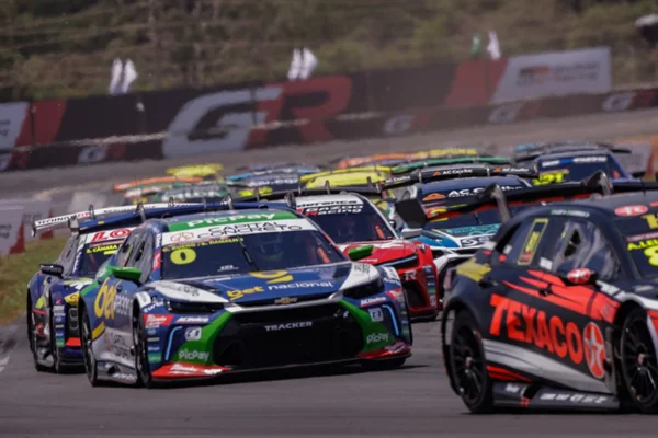 Di Grassi brinca sobre aposentadoria após vencer Endurance da Stock Car - destaque galeria