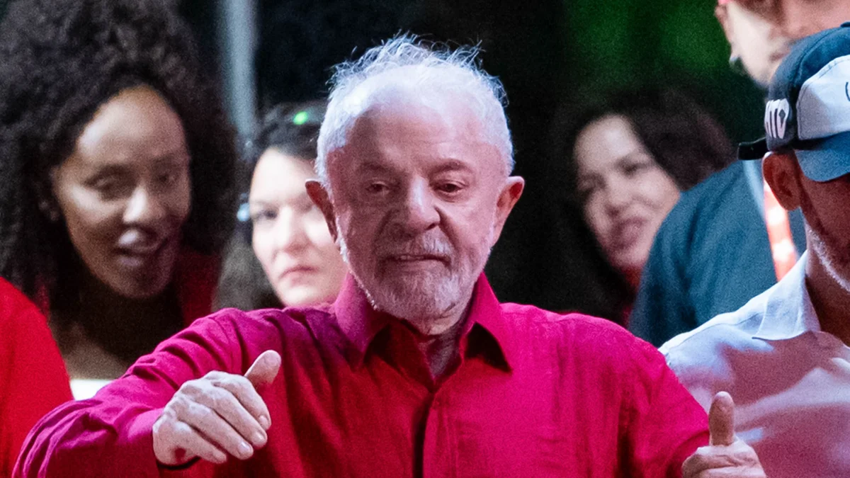 Em ofensiva no TSE, campanha de Lula questiona TV e posts de Flávio
