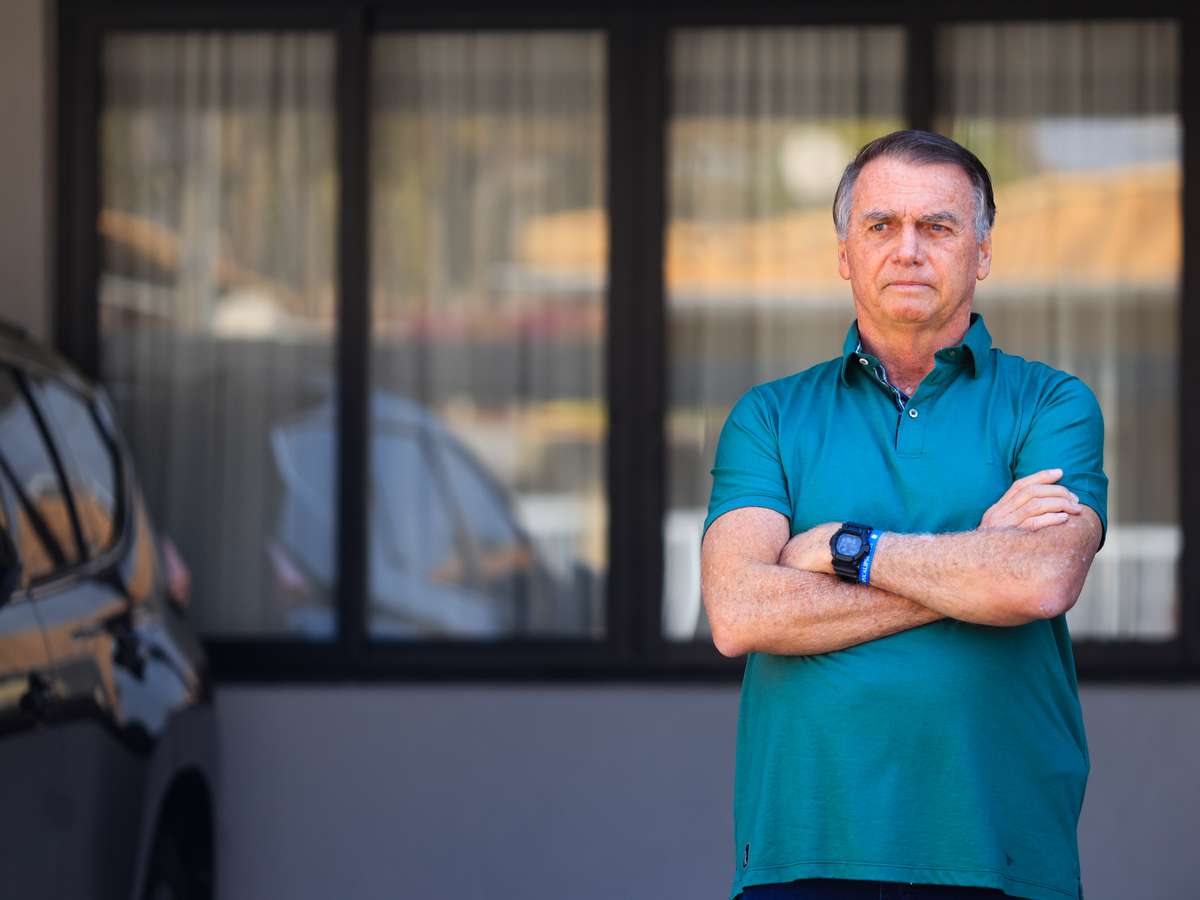 Bolsonaro desiste de suspender pena por trama golpista 2h após recorrer a Nunes Marques