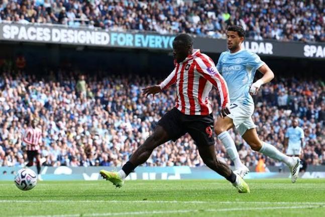Manchester City derrota o Sunderland em um thriller de 8 gols e se coloca à frente da EPL