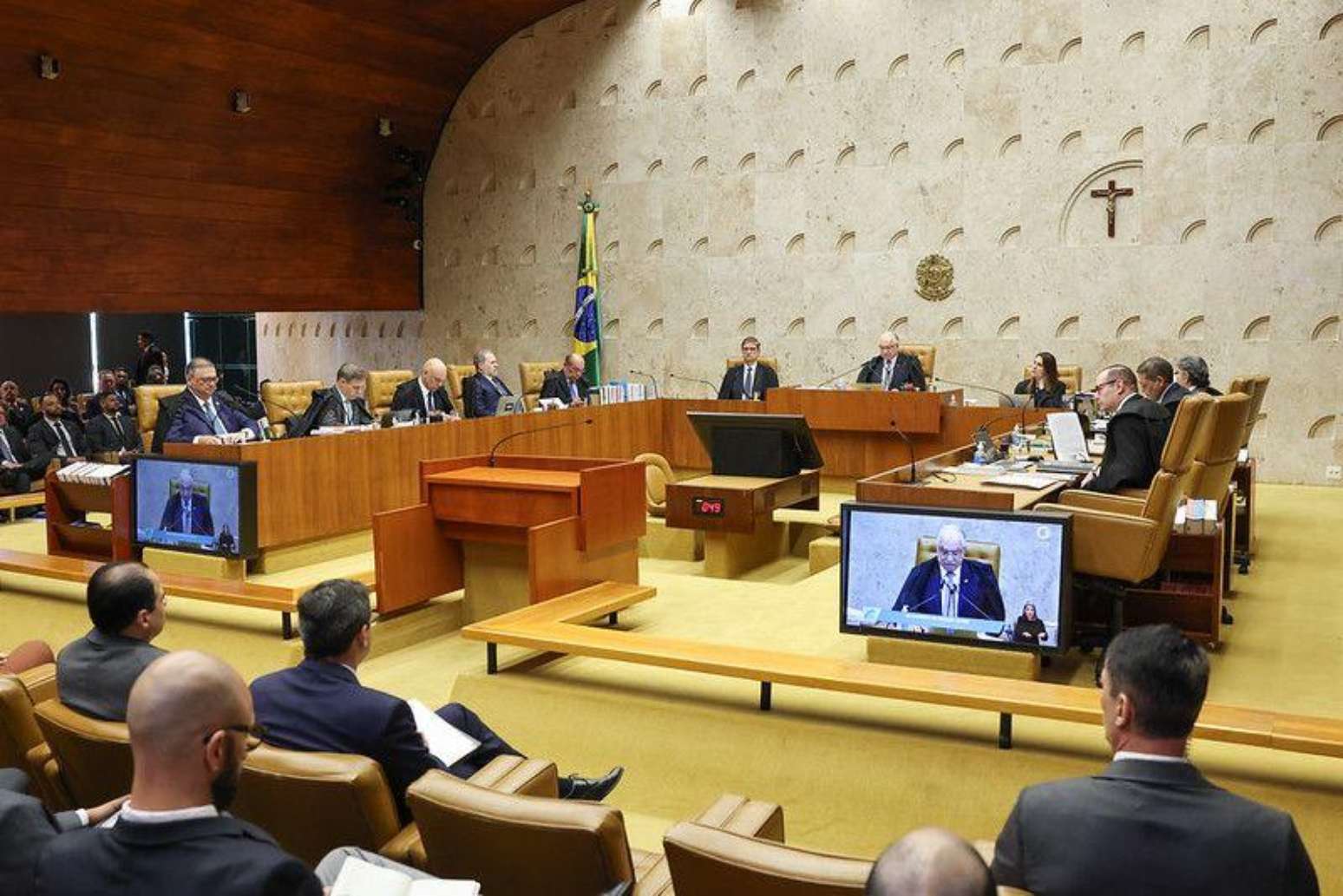 Sessão extraordinária nesta terça-feira (15/09) começou a analisar as acusações bombásticas de envolvimento de ministros da Corte, sobretudo Alexandre de Moraes, no caso Master