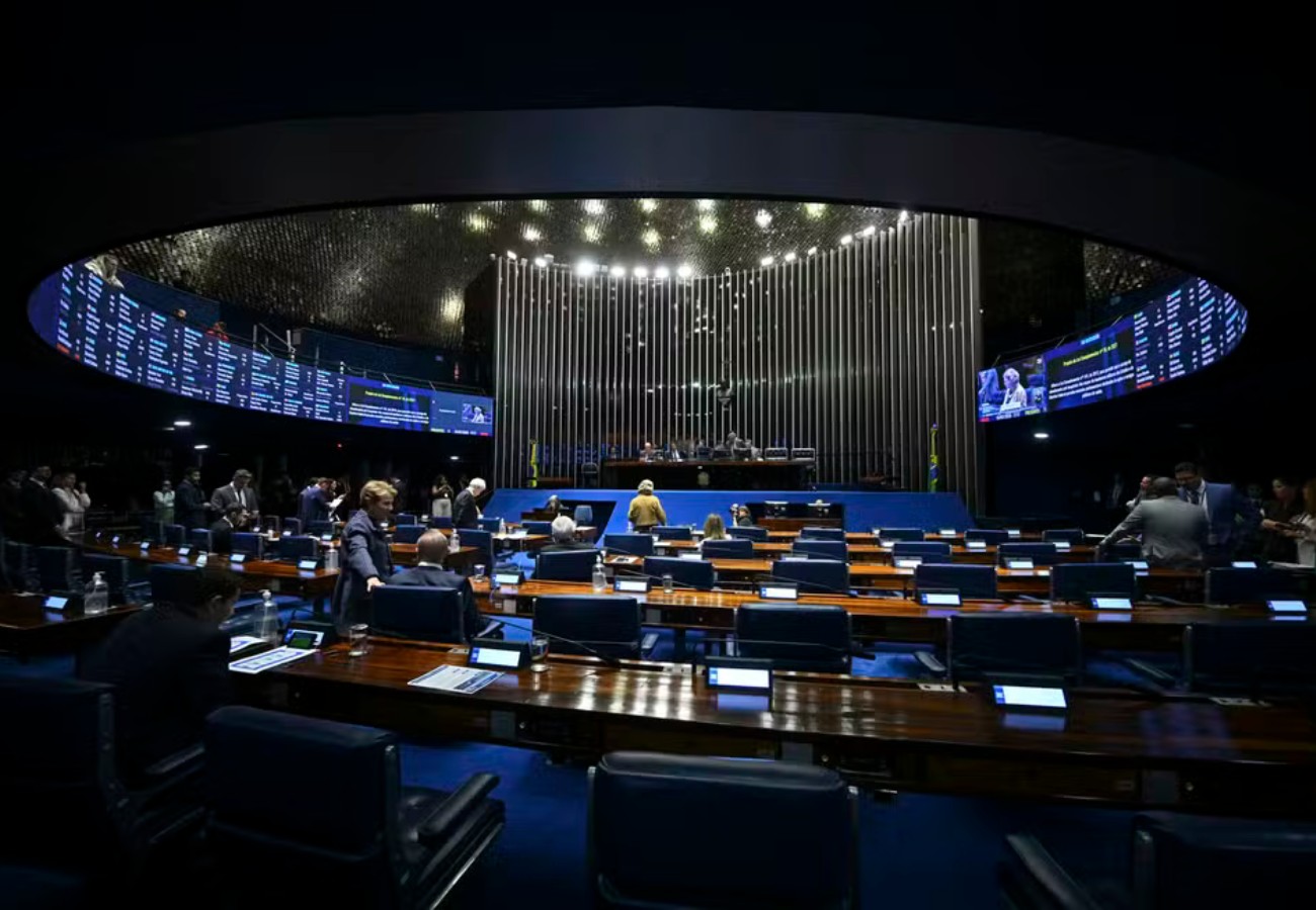Datafolha para o Senado no RJ: Benedita, 19%; Carlos Jordy e Carlos Portinho, 12%; Pedro Paulo, 9%; Crivella, 7%; Mônica Benício, 6%
