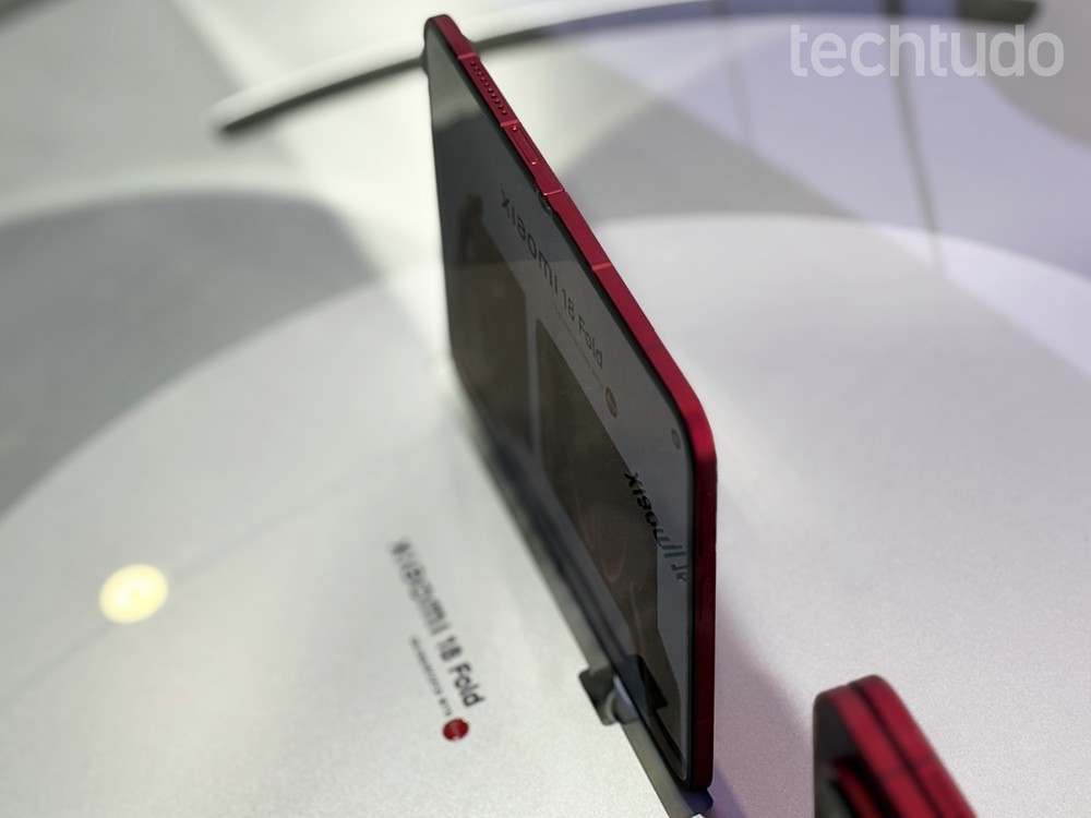iPhone Duo vs Xiaomi 18 Fold: qual dobrável vence?