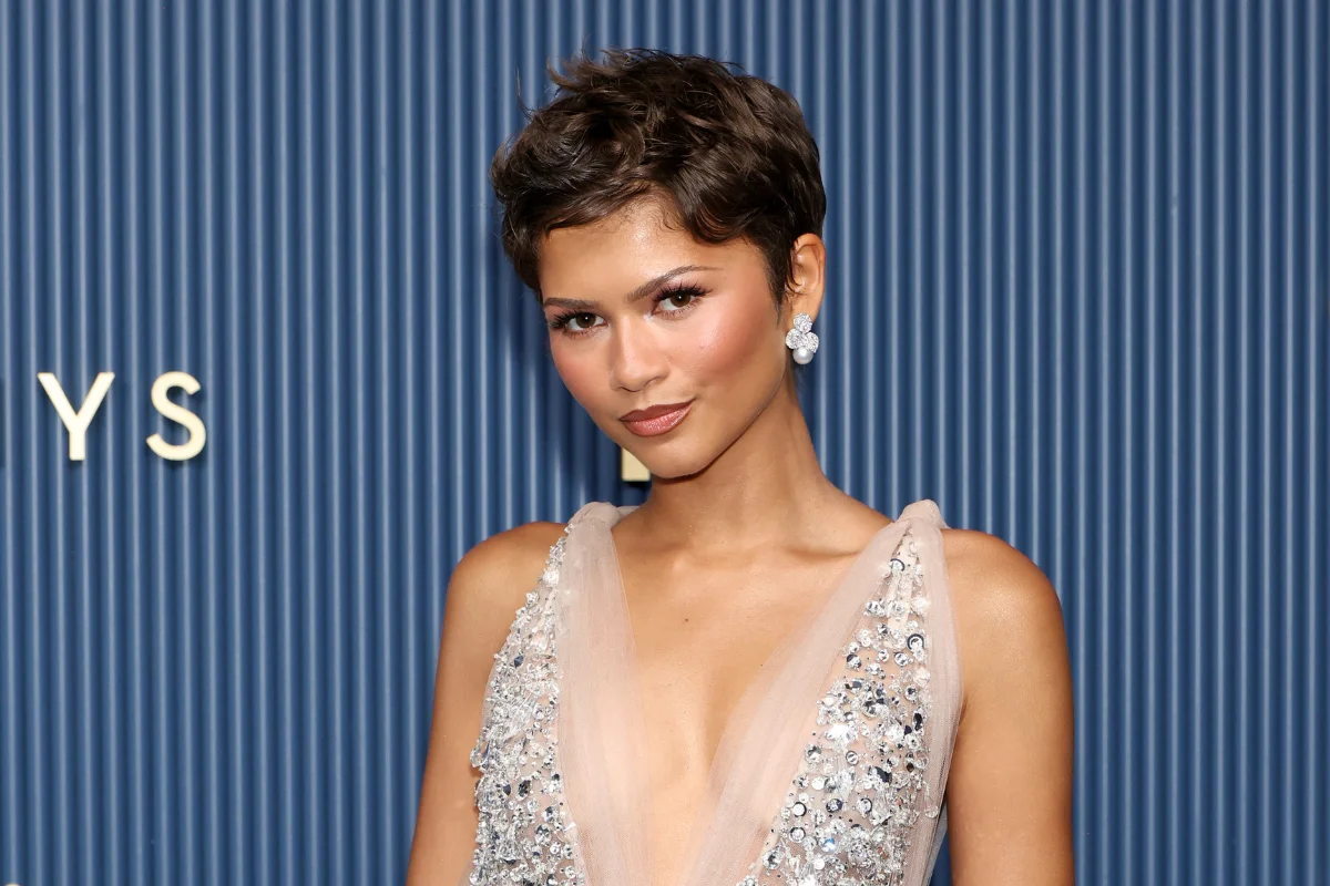 Zendaya aposta no corte pixie para o Emmy 2026; inspire-se no visual
