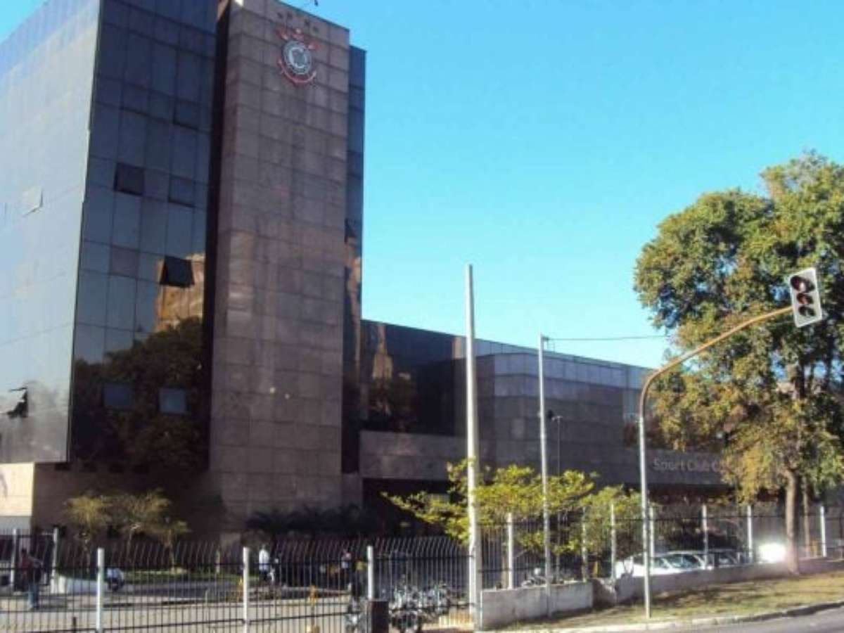 Corinthians avalia oferta de R$ 120 milhões da Fatal Model