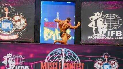 Ramon Dino faz guest posing e leva público ao delírio em Curitiba