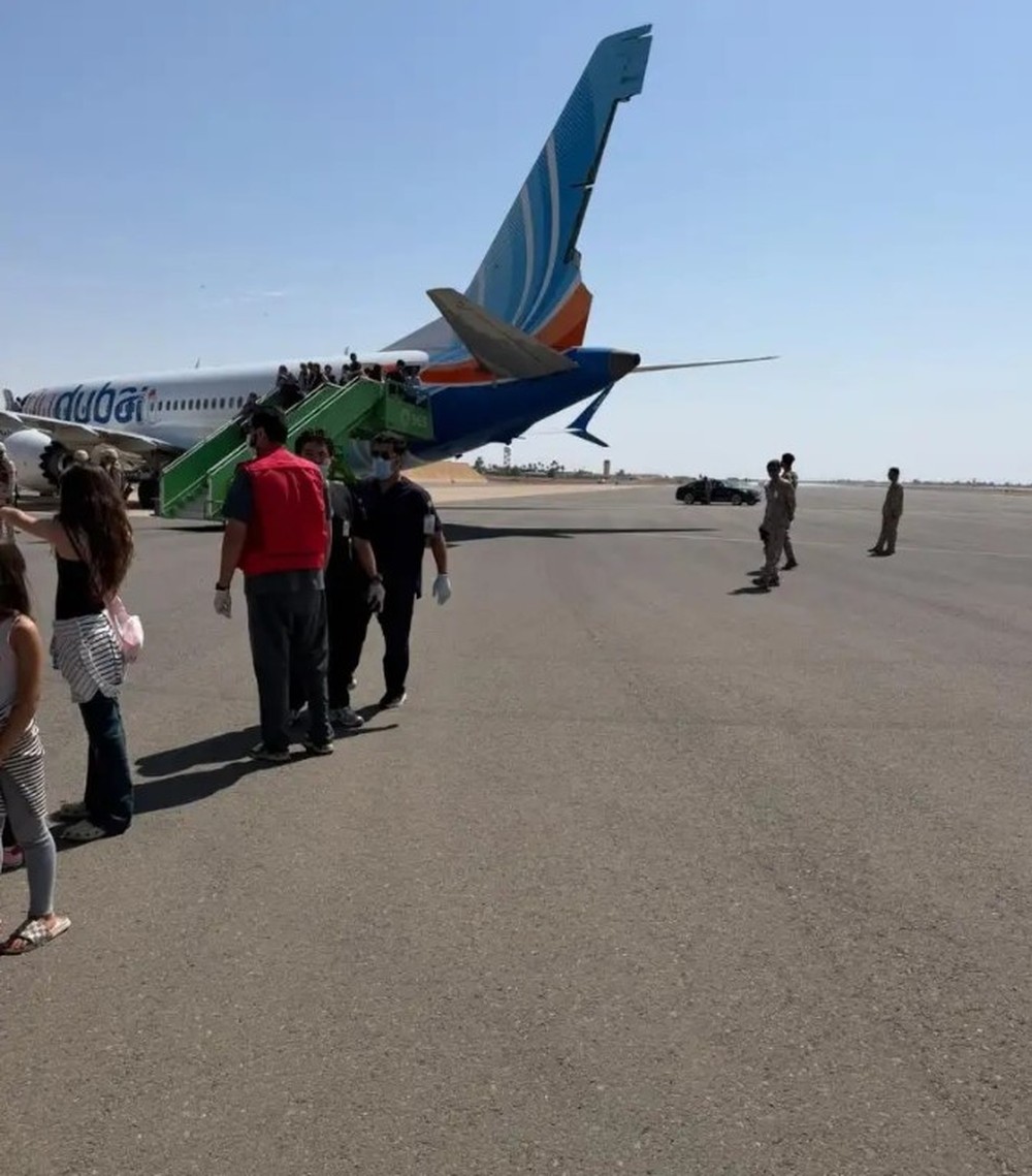 Piloto é esfaqueado pelo copiloto na cabine de avião comercial rumo a Israel, diz TV