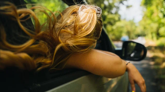 Truque com as janelas do carro substitui o ar-condicionado sem gastar gasolina