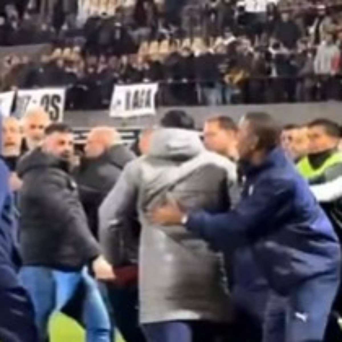 Jogo entre Platense e Fluminense pela Libertadores termina em confusão na Argentina