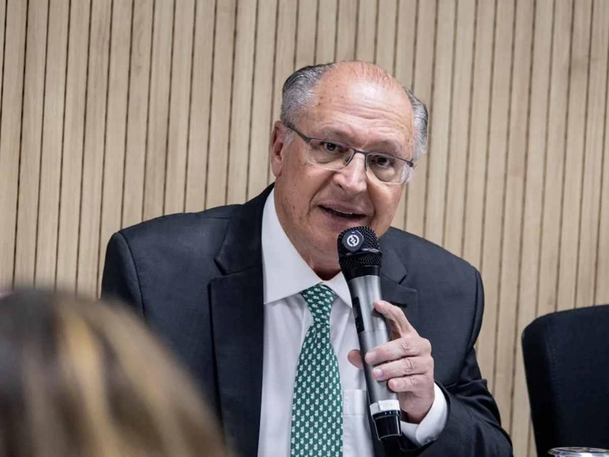 Alckmin comenta polêmica envolvendo Nossa Senhora Aparecida e Flávio