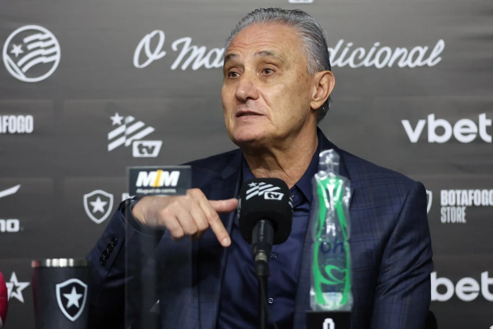 A chegada de Tite é cercada de dúvidas. A primeira é se dividirá o comando do time com seu filho Matheus. E a segunda: a motivação para trabalhar como treinador Vitor Silva/Botafogo