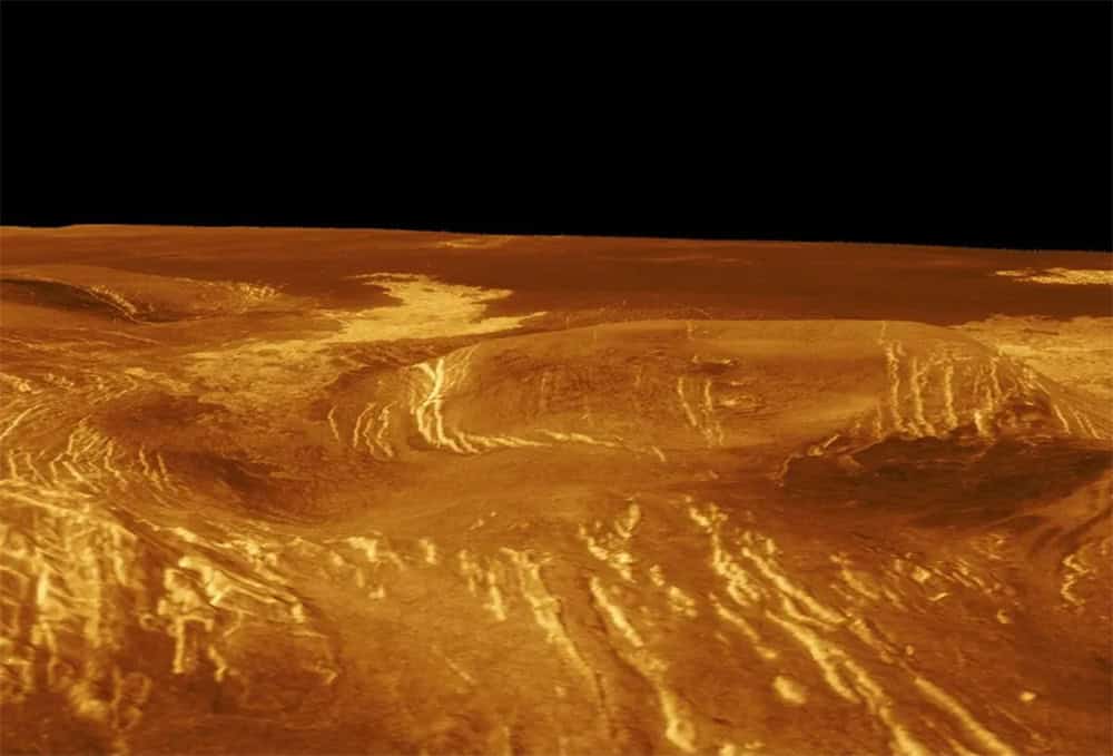Uma das famosas “panquecas” de Vênus em uma visão simulada por computador feita a partir dos dados da espaçonave Magellan, da NASA. Crédito: NASA / JPL