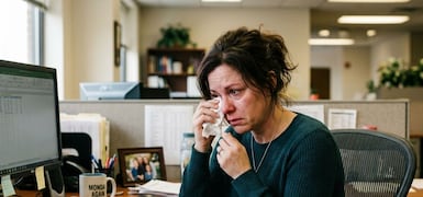 Imagem da matéria: Os especialistas em psicologia concordam: quem chora sem uma causa aparente pode estar experimentando desregulação emocional