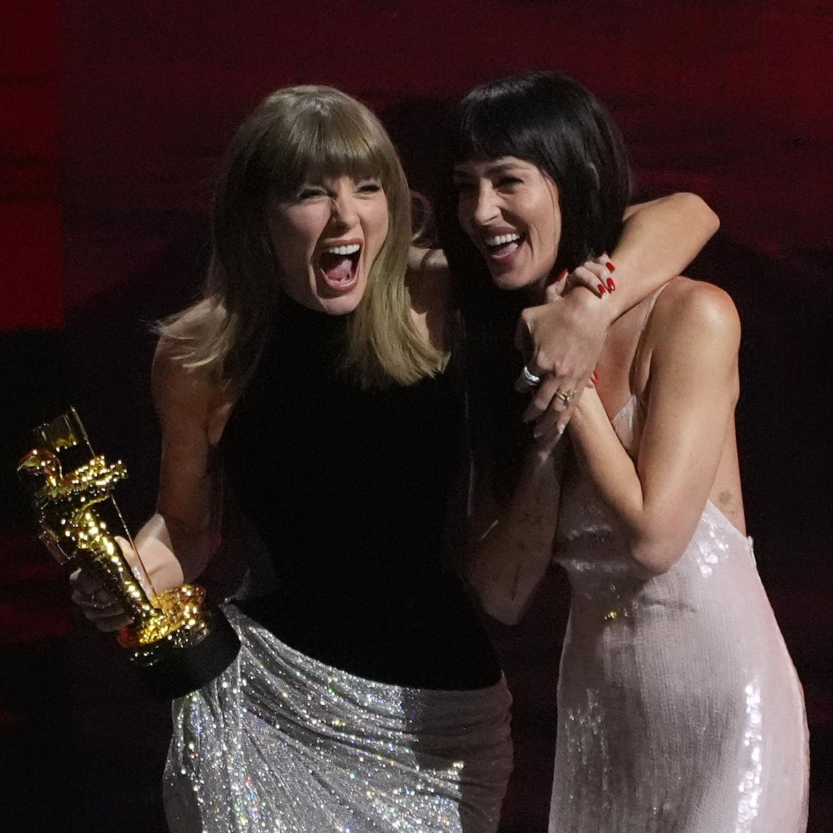 Taylor Swift lança clipe de ‘Patient Zero’, com Dakota Johnson e Colin Farrell; assista