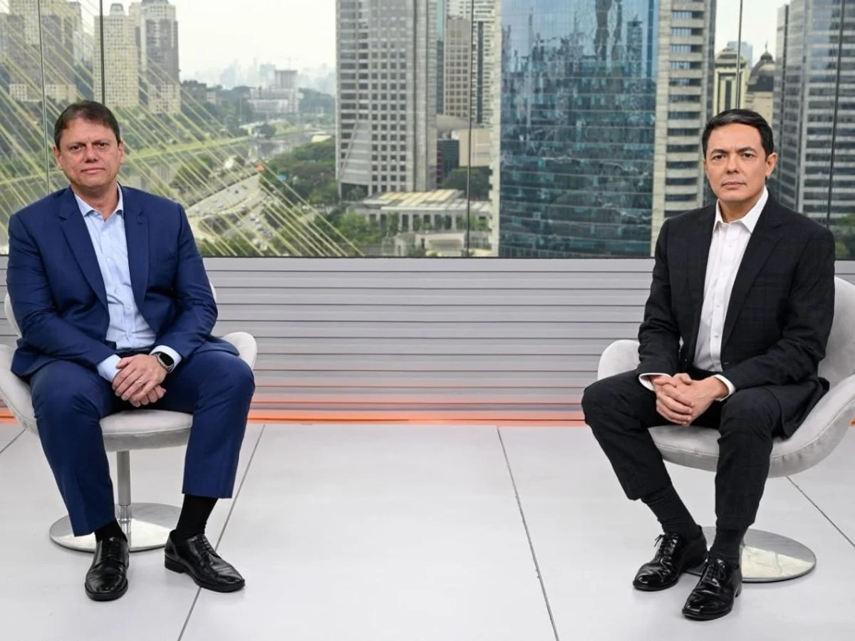 Tarcísio recua sobre 60% de alunos em tempo integral: "Pé no chão"