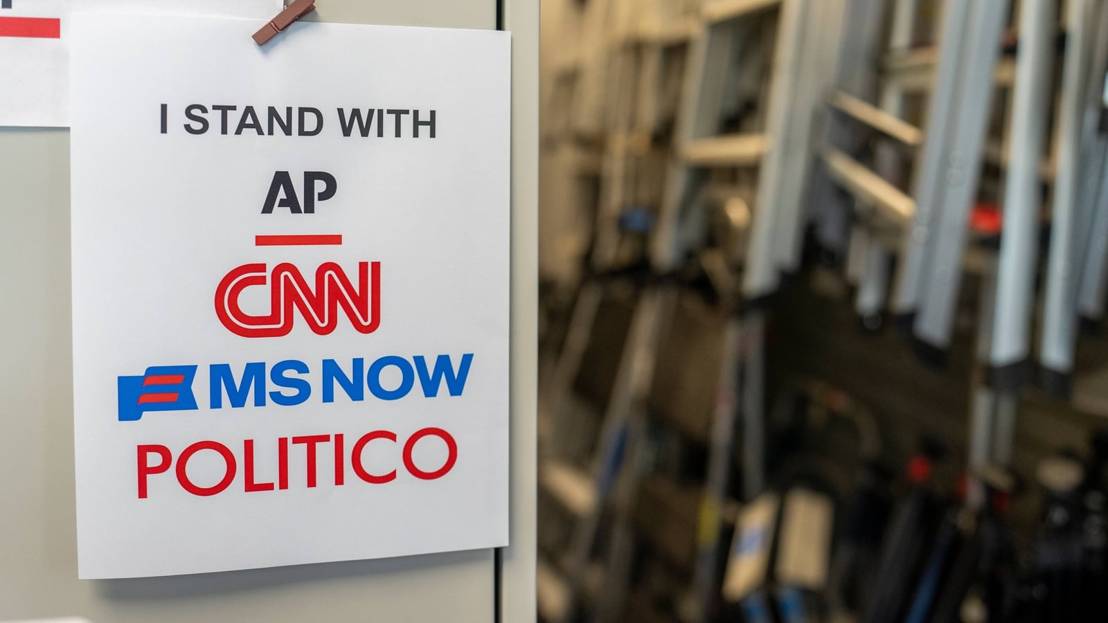Repórteres da CNN foram impedidos de viajar no Air Force One do presidente Trump