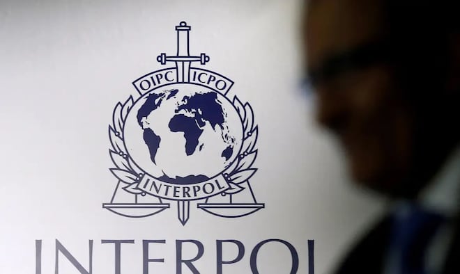 Lista vermelha da Interpol contra brasileiros cresce 37% em 2025, com 2 novos foragidos por dia