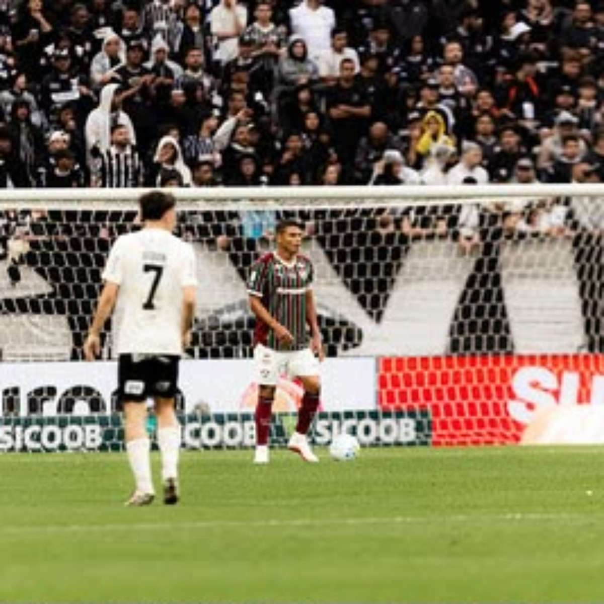 Torcida do Corinthians faz novo protesto após mais uma derrota no Brasileirão