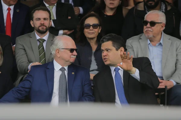 De 6×1 a Moraes: Alcolumbre acumula pressões de governo e oposição - destaque galeria
