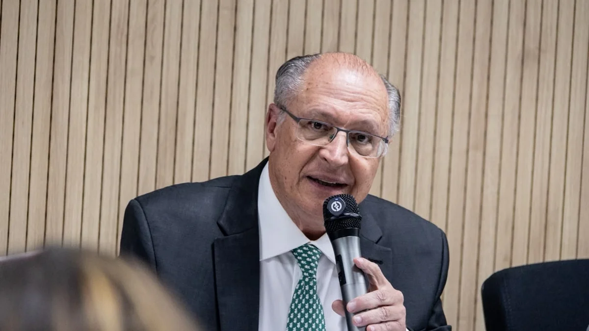 Alckmin comenta polêmica envolvendo Nossa Senhora Aparecida e Flávio
