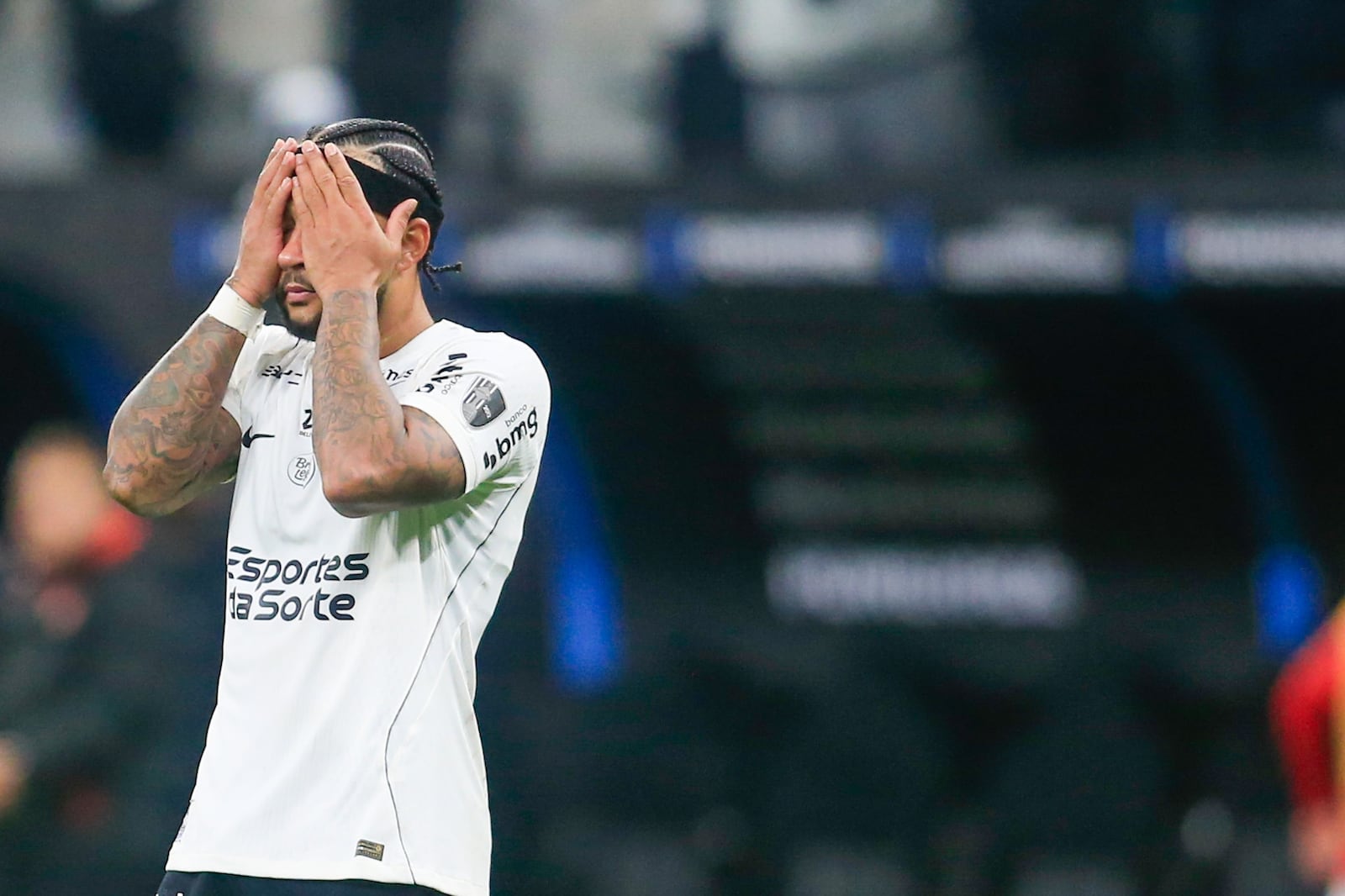 Memphis Depay lamenta pênalti perdido nos instantes finais da partida FERNANDO ROBERTO/UAI FOTO/ESTADÃO CONTEÚDO - 16.09.2026