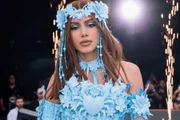 Anitta tem show em São Paulo e estreia na Grande Rio no mesmo dia: como dar conta?