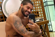 Zé Felipe manda indireta após influenciadora rejeitar relação com ele