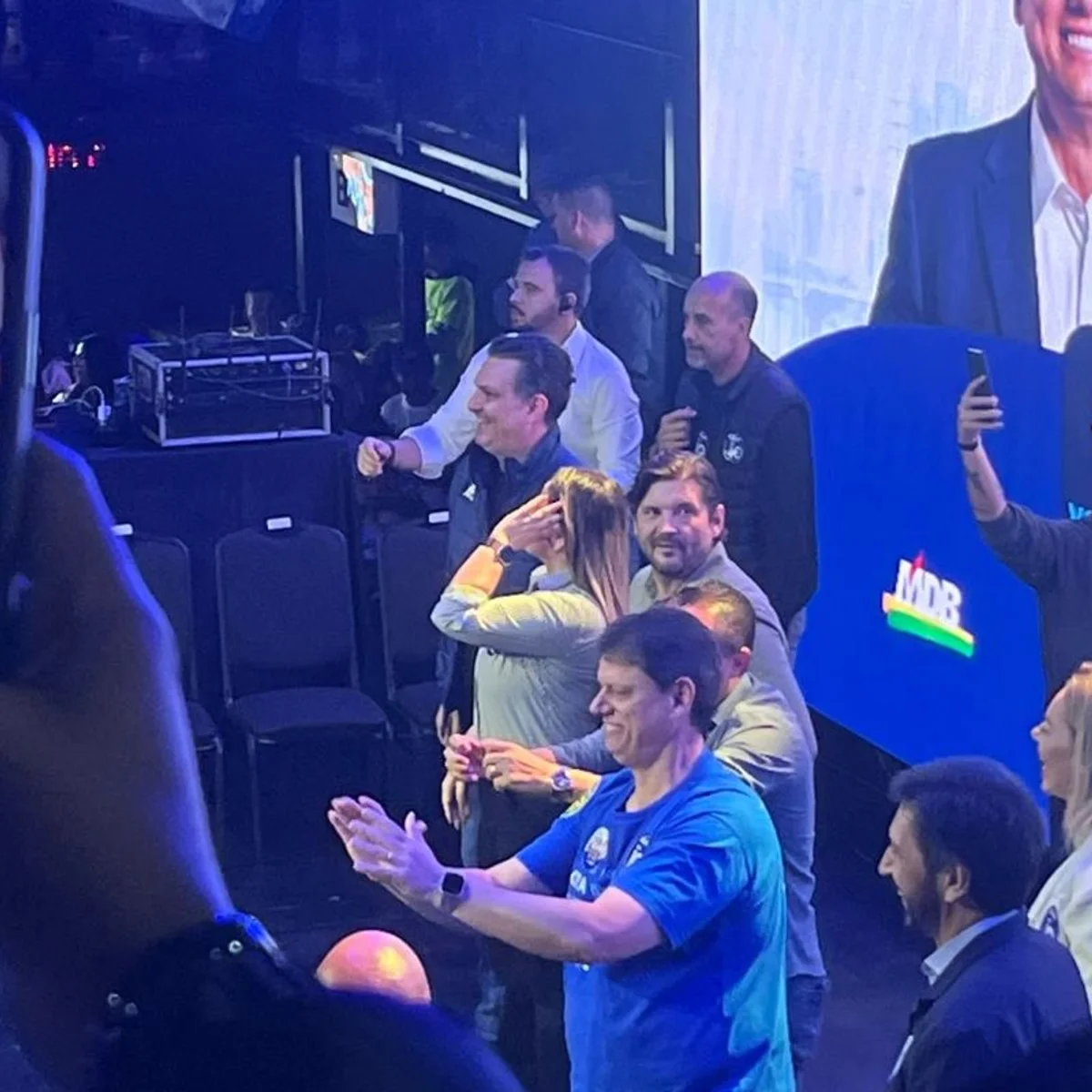 Em agenda, Tarcísio acena a evangélicos com canção gospel: "A Casa é Sua!"