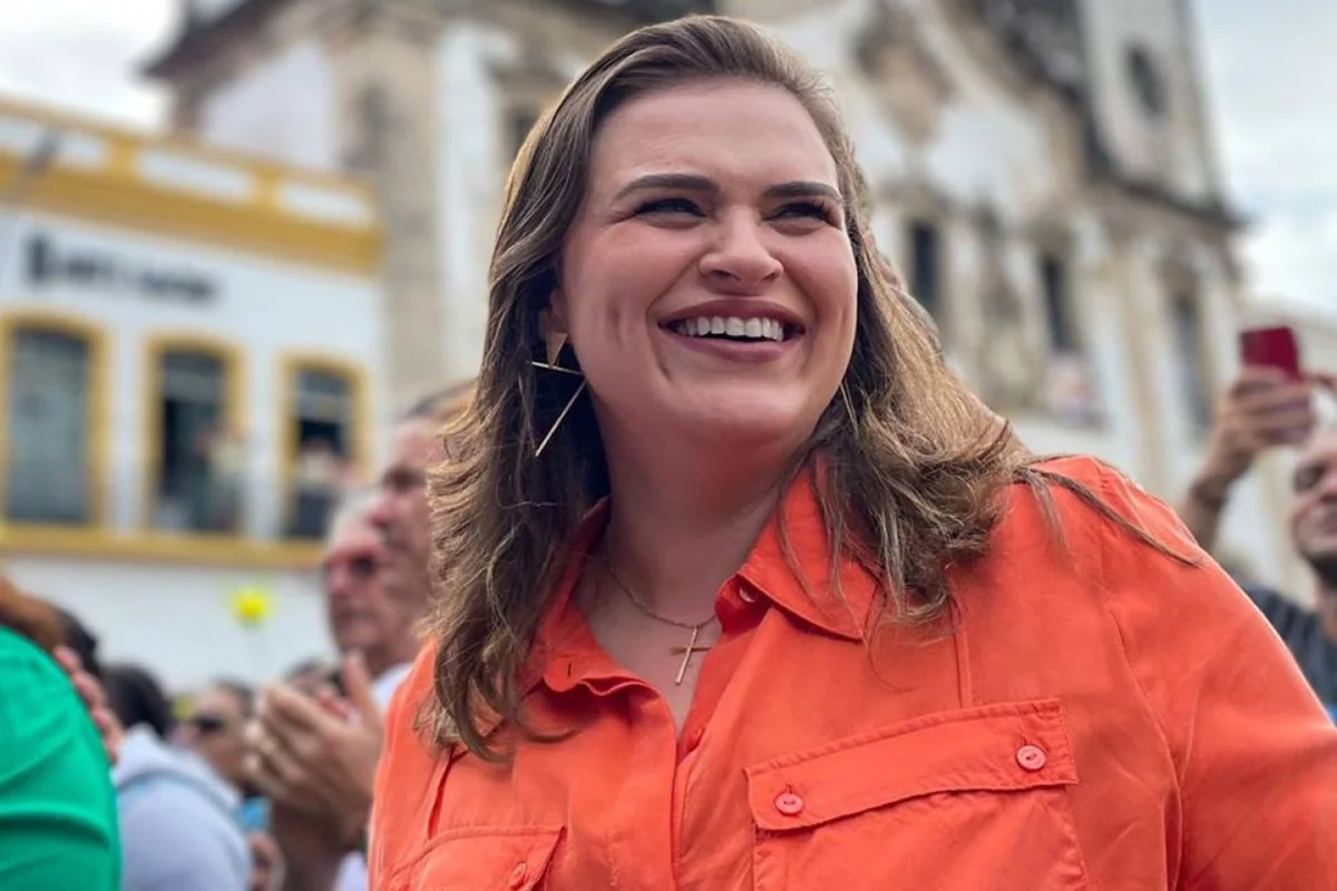 Imagem colorida de Marília Arraes