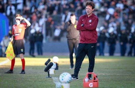 Corinthians ganha 17 dias para tentar reagir, após sexta derrota seguida no Brasileirão