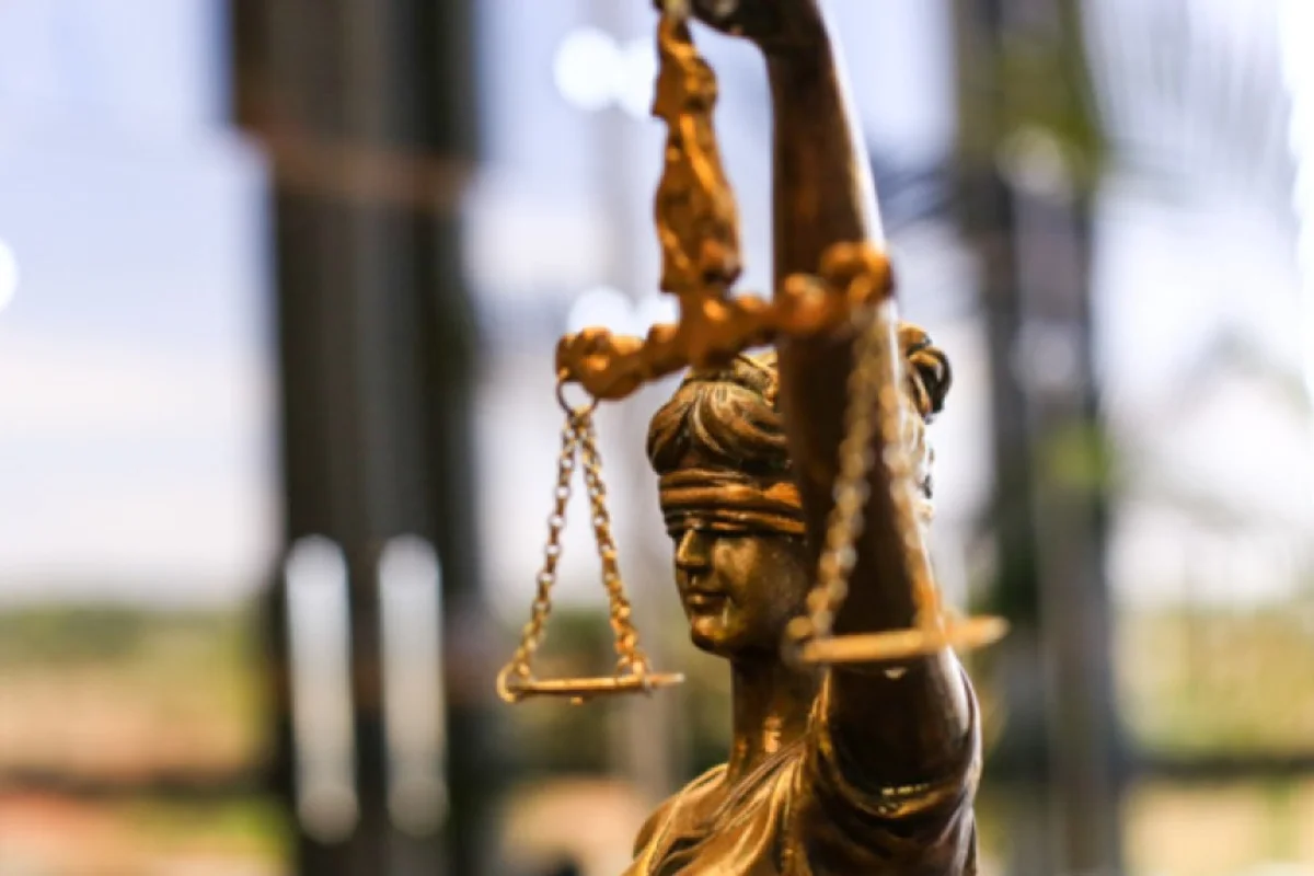 MG: auxiliar chamado de "gordinho" por chefe aciona Justiça e é indenizado