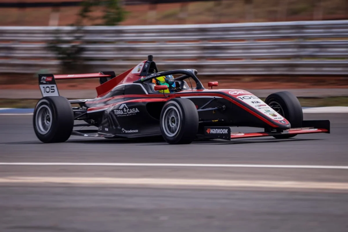 Fausto Arnaldo vence corrida 3 da Fórmula 4 e amplia liderança em Brasília