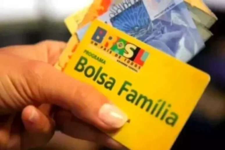 MP junto ao Tribunal de Contas da União pede suspensão de reajuste do Bolsa Família anunciado por Lula