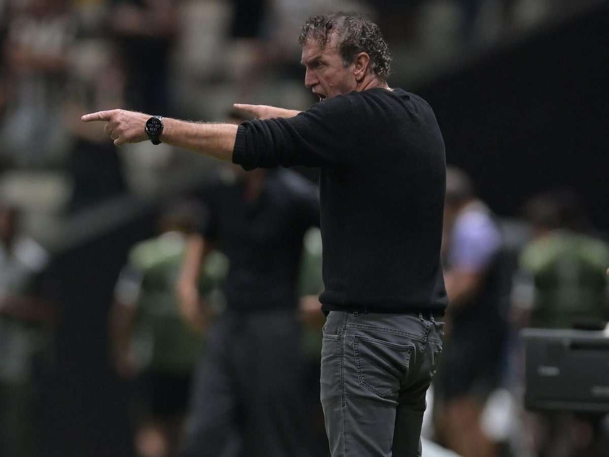 Cuca é ríspido em explicações por queda do Santos e diz que fez o certo: ‘Estava controlado’