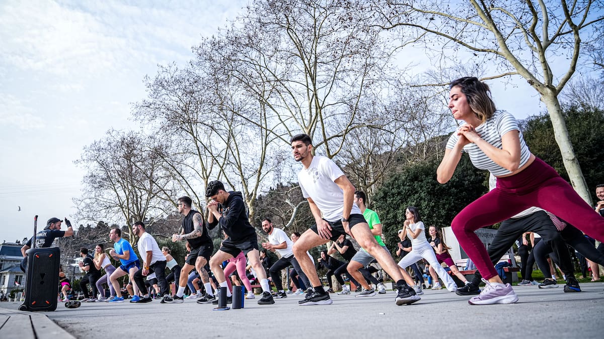 Hacer deporte y estar al aire libre ayuda a conseguir un descanso reparador
