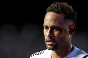 Mãe de suposta filha de Neymar diz que menina espera abraço do jogador