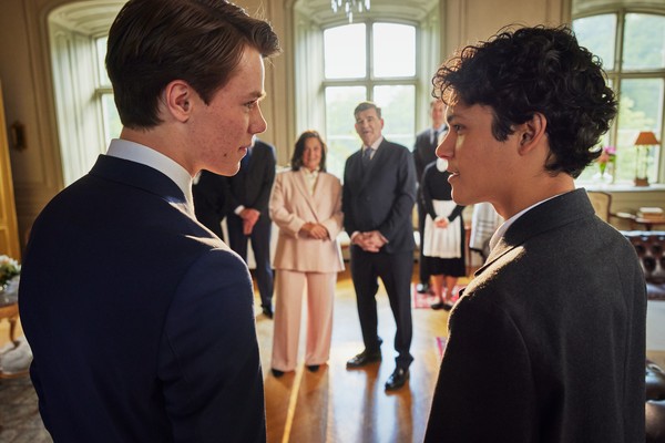 12 séries com romances proibidos que vão te prender até o fim