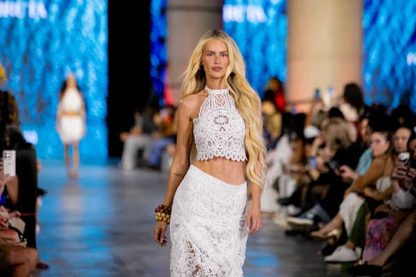 Sun Rose leva performance de baterista ao Metrópoles Catwalk hoje (16/9)