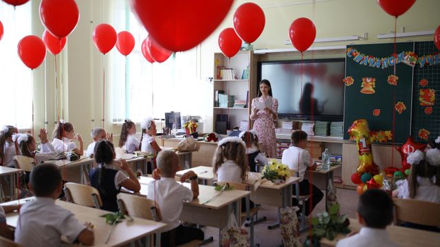 Kravtsov: mais de 7 mil escolas foram renovadas na Rússia em cinco anos