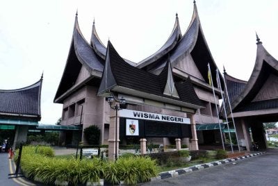 Tanpa titik penyelesaian yang dipersetujui atau diputuskan melalui saluran perundangan sewajarnya, pentadbiran Negeri Sembilan berisiko terus beroperasi dalam keadaan dualisme kuasa serta keabsahan keputusan kerajaan negeri. Foto hiasan