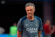 Luis Enrique, treinador do PSG, antes de partida da Champions League