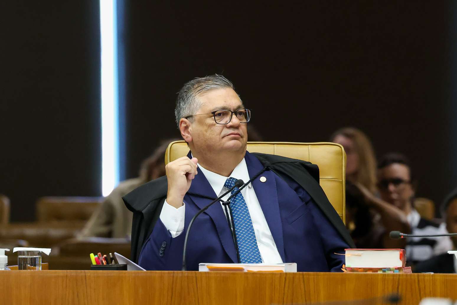 Ministro Fl&aacute;vio Dino no Plen&aacute;rio do STF nesta ter&ccedil;a-feira, 5; ministro pediu vista e provocou indefini&ccedil;&atilde;o em quest&atilde;o de ordem levantada antes da an&aacute;lise do caso