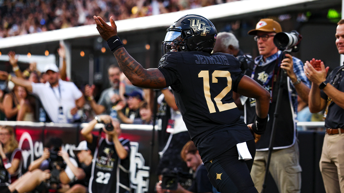 UCF Knights anunciam acordo de patrocinação no capacete incrivelmente alinhado com a marca com o Walt Disney World